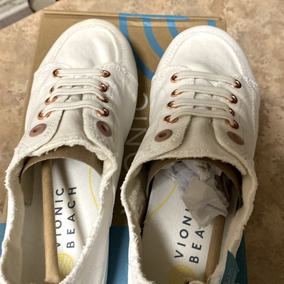 VIONIC BEACH! BRAND NEW! Size 6 - IN HER BOX - Picture 5 of 8